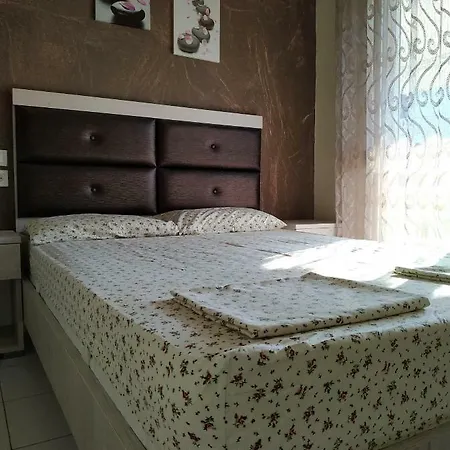 Lazaros Hotel *